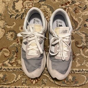 New Balance Men's Gray and White Sneakers 237